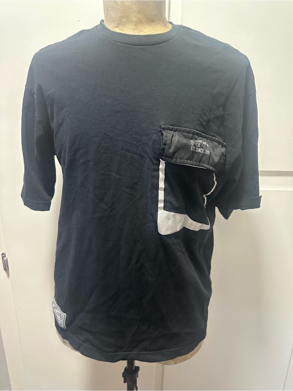 Izzue Men's Tactical Black Short-Sleeve Pocket T-Shirt Sz. M